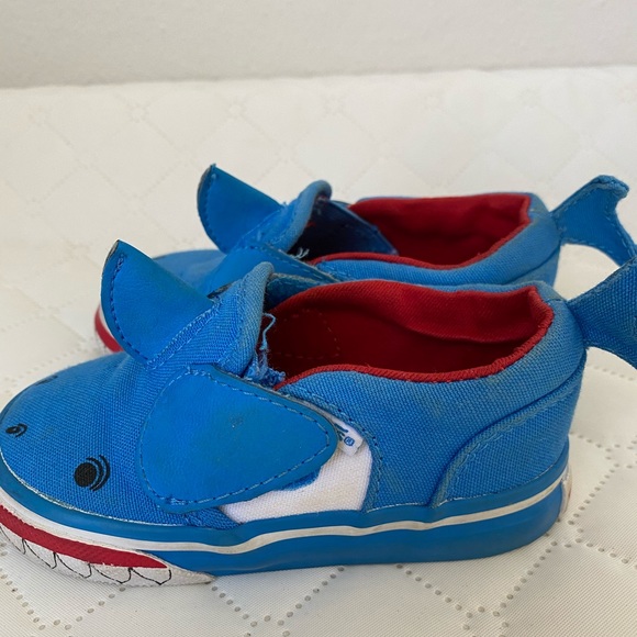 baby shark vans